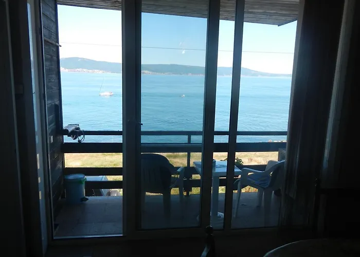 Coastal * Νεσέμπαρ